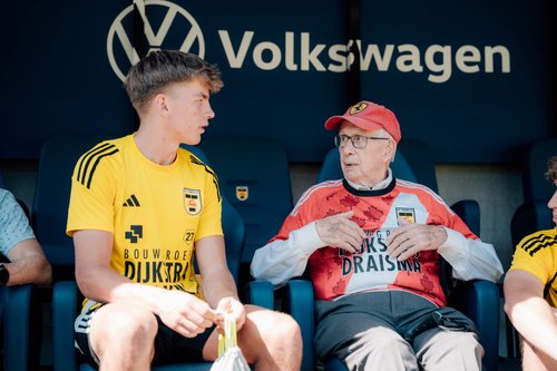 Hoog bezoek bij de training van SC Cambuur.