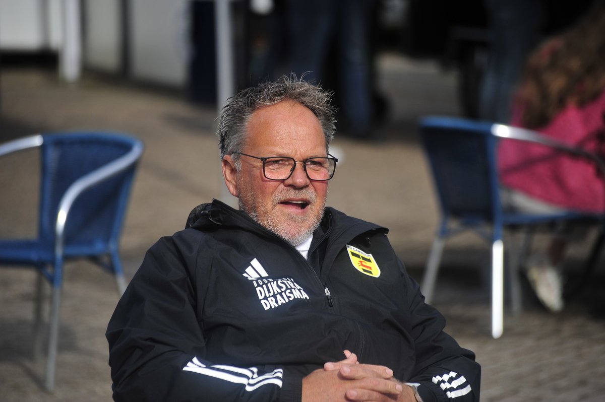 Opa de Jong gaat mee naar Ibiza